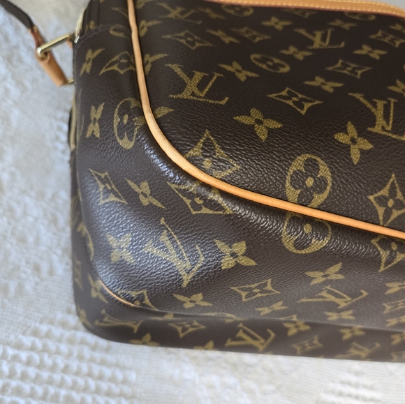 EUC Louis Vuitton Monogram Canvas Reporter GM - Picture 12 of 17
